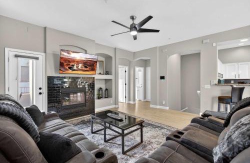Talon Retreat House | Stylish 2BR and 2BA Private Condo Getaway