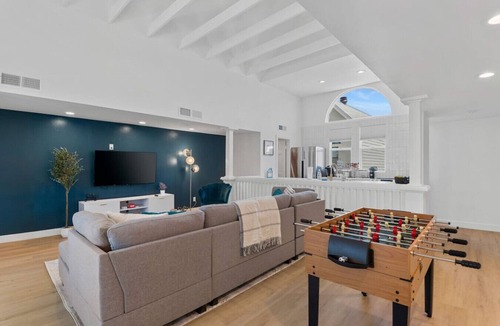 Camelback East Villa | Stylish 2BR Desert Paradise | Mountain Views, Foosball, Parking