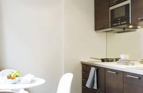 Broekwijk Apartment | Stylish Air-conditioned Studio Suites Grand Place 1