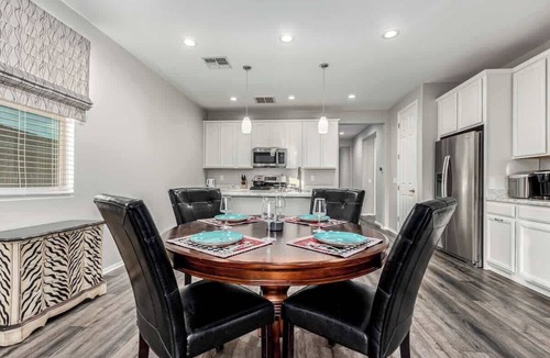Tamaron House | Stylish Home with Outdoor BBQ & Desert Vibes