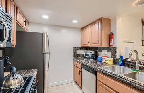 Downtown House | Stylish-Multi-Level-Patio-Games-Fast WIFI-CM3