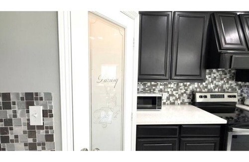 Alamo House | Stylish New Alamo Home Dining & Shops Nearby