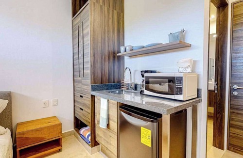 Akumal Condo | Stylish Studio near Akumal - Rooftop Pool & WiFi