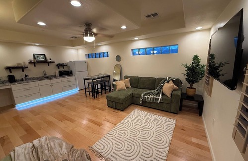 Roosevelt Apartment | Stylish Studio on Roosevelt Row – Fast Wi-Fi