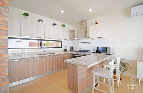 La Paz Apartment | Stylish Townhome Private Patio Parking Pool Onsite