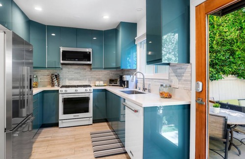 Sawtelle House | Stylishly Renovated Townhouse in Prime Brentwood Location