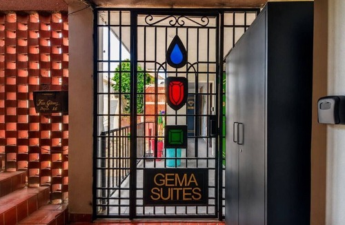San Pedro Garza Garcia Apartment | Suite Rubí Red Room | Prime Location in Centrito Valle