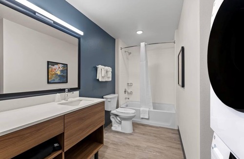 Brownsville Hotel | Suite w/King Bed | Kitchenette | Gym Access | Free Parking