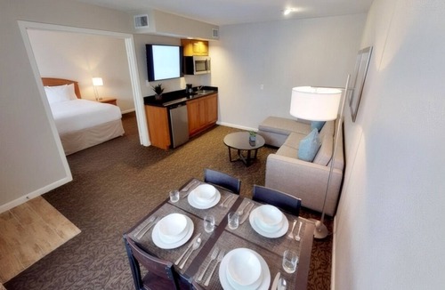 Brea Hotel | Suite w/Kitchenette near Brea Mall - 3.3 mi | Free Hot Breakfast & Outdoor Pool