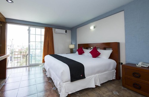 Irapuato Hotel | Suites de Reyes