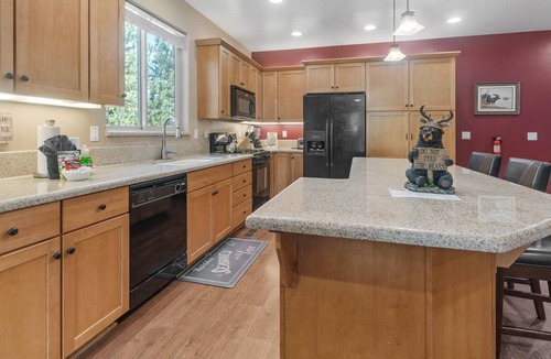Summit Estates Cabin | Summit Shooting Stars - Cabins each with a Hot Tub and Game Room! Perfect location!