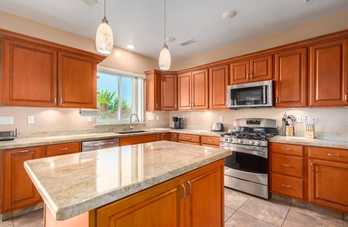 Surprise House | SUN CITY GRAND REMODELED 2 KING BEDS, W/LARGE PRIVATE YARD, PATIO MISTERS!