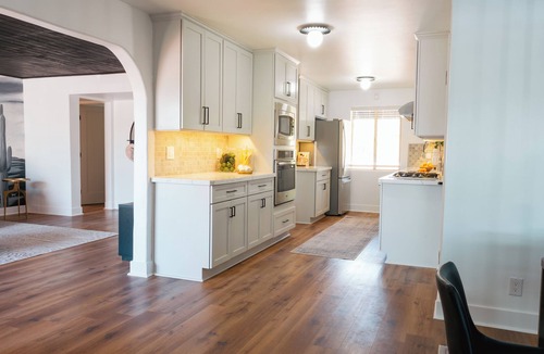 Village Grove House | Sundown@OldTown - Cabana - Pool - Indoor Outdoor Bar - Yard Games - Game Room