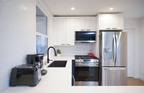 Crescenta Highlands House | Sunny 3 Bedroom Home in La Crescenta with Charming Decor
