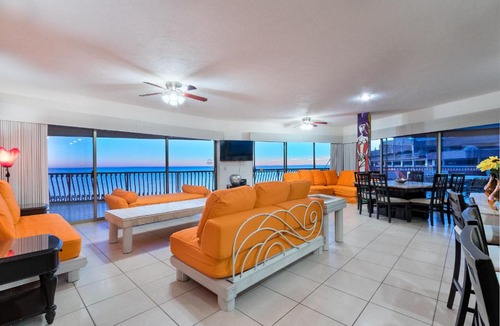Puerto Penasco House | Sunny Daze Massive Grandiose Oceanfront Condo