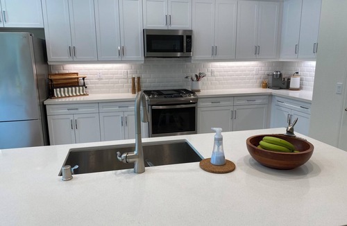Terra Lago House | sunny Elegant Retreat 3-bedroom house with AC in charming Indio 55+