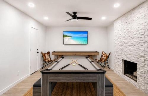 Cox Heights House | Sunrise-Sparkling Pool-BBQ Grill-Mins to Old Town