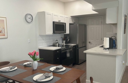 Arrowhead Ranch Apartment | Sunshine for up to 6 people in a Luxe Apt