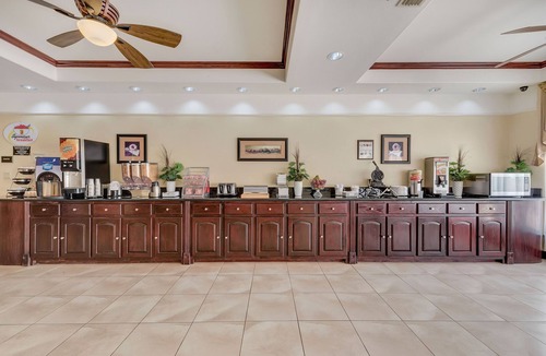 Hidalgo Hotel | Super 8 by Wyndham Hidalgo/McAllen Area