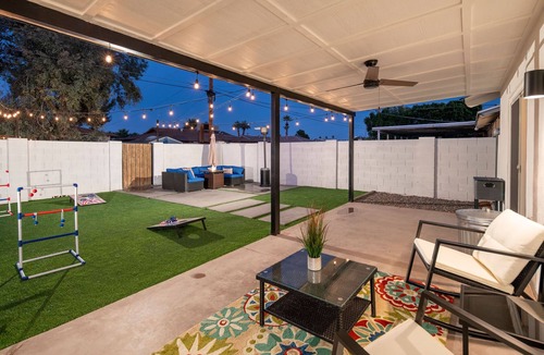 Scottsdale Country Acres House | Super Fun Home in Heart of Old Town , Clean, Pool, Games, Awesome Backyard!