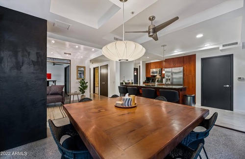 Fashion Square Condo | Super hip ground-level condo 2 min walk to Fashion Square.