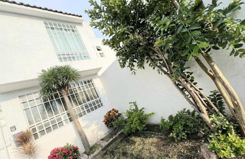 Queretaro House | Super zona comercial y cerca de todo