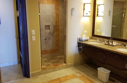 Paraiso Escondido Resort | SuperExecutive+900 SF private deck and hot tub for 6 on-the-beach 5 star resort