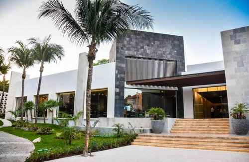Playacar Fase II Resort | SuperHost Sandos Playacar Kids Eat FREE