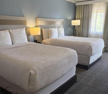 North Mountain Hotel | SureStay InnSuites Phoenix Hotel & Suites by Best Western
