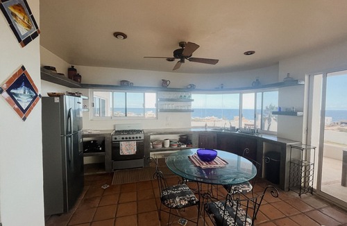 Los Zacatitos House | SURF the best breaks, beautiful home, walk to beach, exclusive in SJC