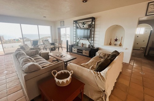 Los Zacatitos House | SURF the best breaks, beautiful home, walk to beach, exclusive in SJC