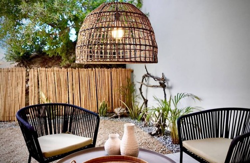 Vinorama Apartment | Surfers Hideaway · Walk to Beach · Private Garden · Pool & Jacuzzi
