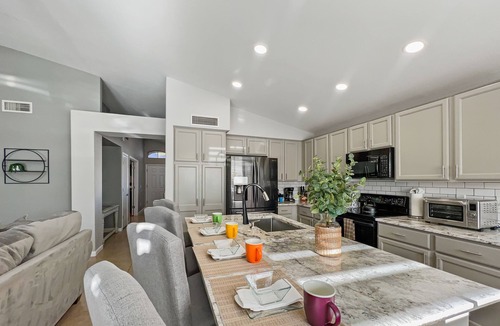 Kingswood Parke House | Surprise Pool Home! Close to Everything. Sleeps 13.