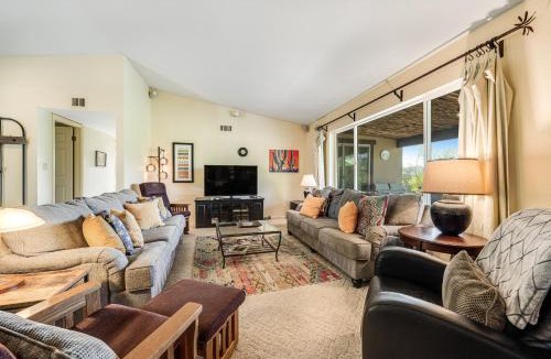 Cave Creek House | Surrey's Oasis