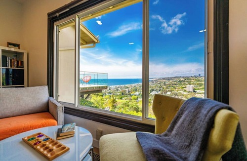 Hidden Valley House | Sweeping Ocean and Coastal Views, Deck and Hot Tub