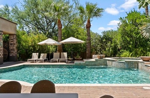 Central Scottsdale House | SWSS Luxury 8BR Retreat | Pool & Hot Tub | Golf Simulator | Sauna & Cold Plunge | Poker &.