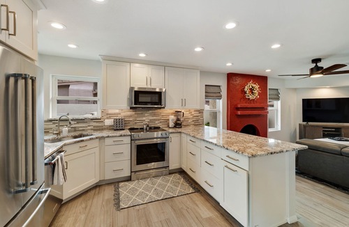 The Lakes House | Tempe Lakes VACATION SPECIAL! Heated Pool, Spa, Pickleball, Gym + Near ASU