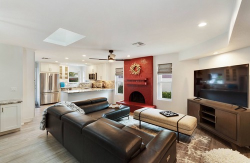 The Lakes House | Tempe Lakes VACATION SPECIAL! Heated Pool, Spa, Pickleball, Gym + Near ASU