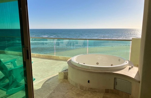 Las Conchas Condo | Tessoro 201 - Like being on the water