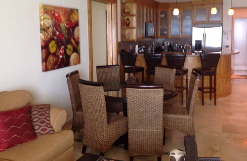 Las Conchas Condo | Tessoro 304 - Elegant - Secluded - Private