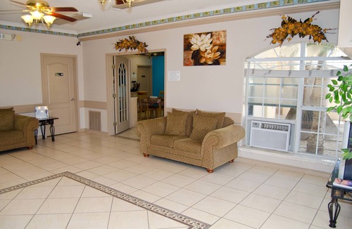 Edinburg Hotel | Texas Inn and Suites City Center at University Dr.