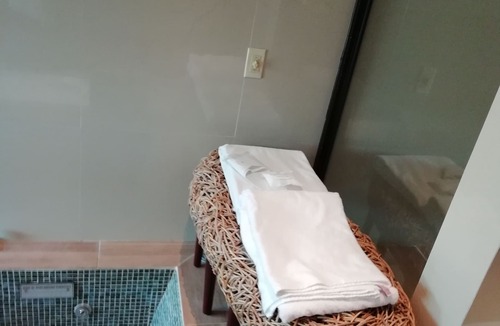 Leon Hotel | Thai Lagoon Select Motel