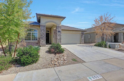 Laveen Village House | The 27th Street Retreat - 4BR w/Yard - Sleeps 10