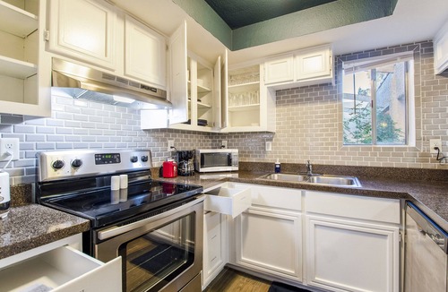 Casa Grande Apartment | The Avenida Condominiums