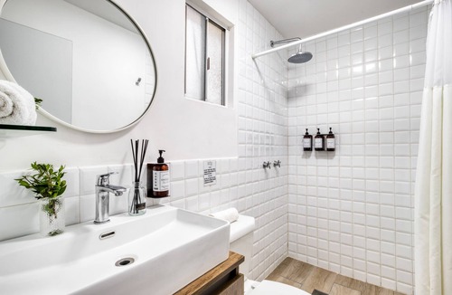 Playa Ensenada Apartment | The Best Spot in Ensenada: Room Near Beach: Pool+Jacuzzi