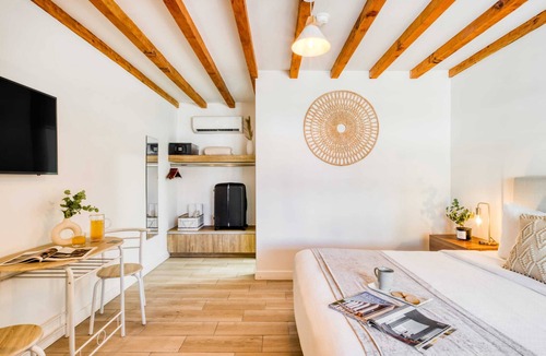 Playa Ensenada Apartment | The Best Spot in Ensenada: Room Near Beach: Pool+Jacuzzi