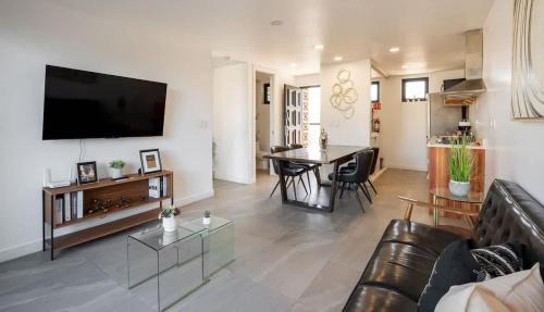Avenida Revolucion Apartment | The Border Loft Trendy Stay on Avenida Revolucion