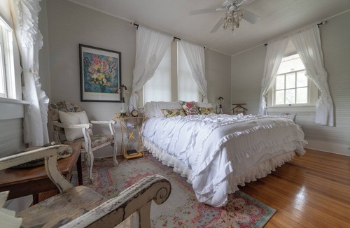 Palmview South House | The Bryan House: Where History & Nature Meet! w/King Bed. Pet friendly!