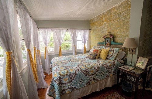 Palmview South House | The Bryan House: Where History & Nature Meet! w/King Bed. Pet friendly!