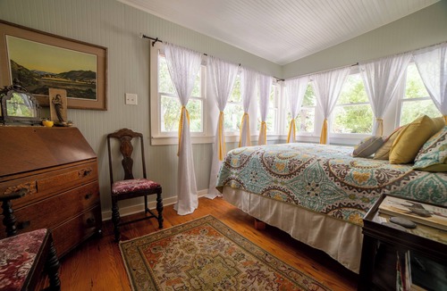 Palmview South House | The Bryan House: Where History & Nature Meet! w/King Bed. Pet friendly!